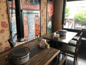 ホルモン我那覇焼肉店店内(焼肉ダクト